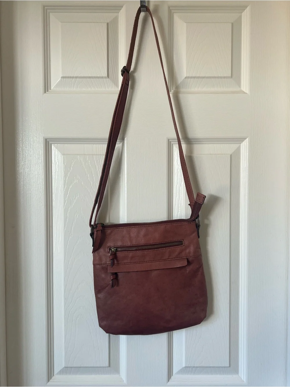 Wilson’s Leather Women's Crossbody Shoulder Bag in Burgundy